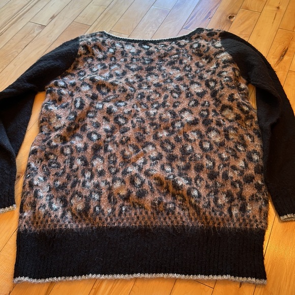Nado Leopard Print Sweater - Picture 2 of 6